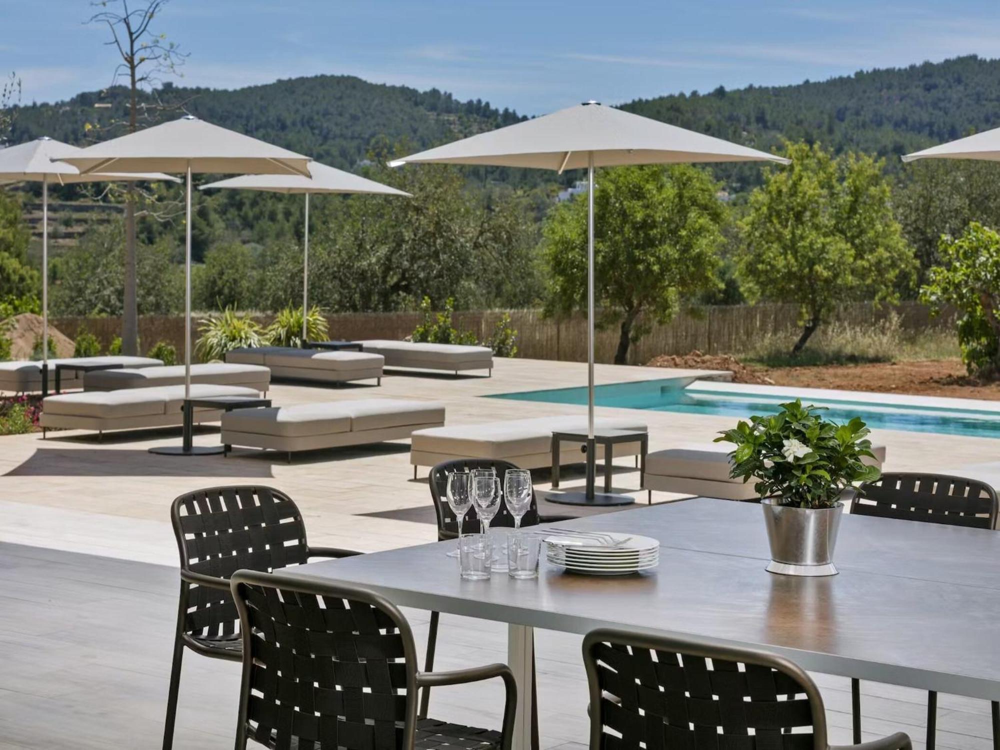 Countryside Villa With Outdoor Space Santa Eularia des Riu Buitenkant foto